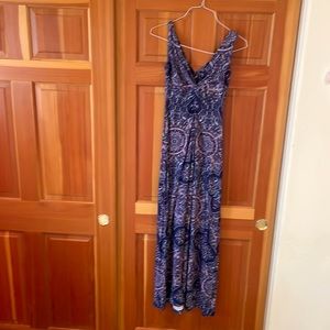 A Pea in the Pod XS maternity maxi in paisley